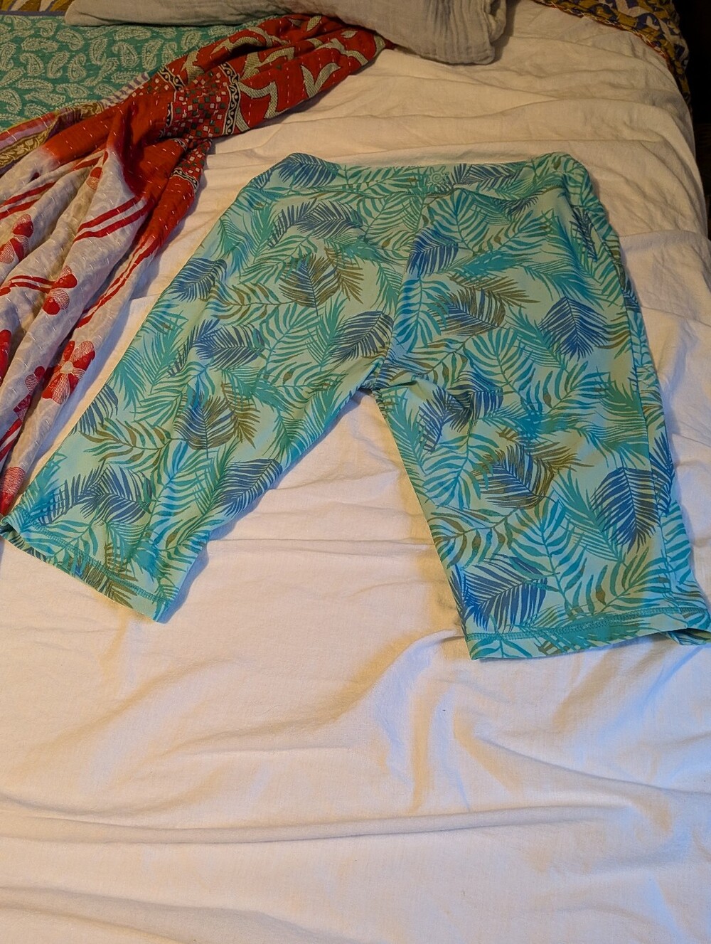 UV skinz Long Shorts Size L